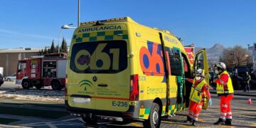 Un menor de doce años grave en la UCI tras caer desde el tejado de una nave en Málaga