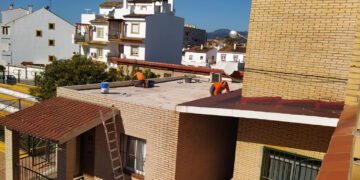 El Ayuntamiento de Estepona realiza mejoras en los centros educativos durante la Semana Blanca