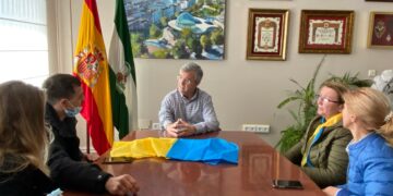 García Urbano recibe a la asociación de ucranianos en Estepona y ofrece la colaboración institucional