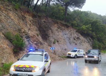 Continúa cortado el Camino de Los Pedregales entre Casares y Estepona
