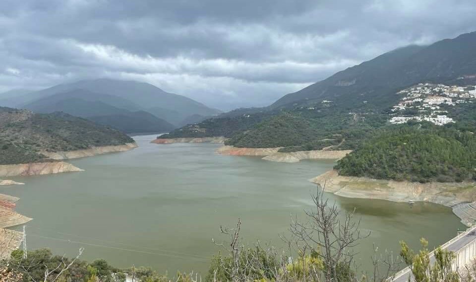 El pantano de Istán recupera la mitad de sus reservas y garantiza agua para todo el verano