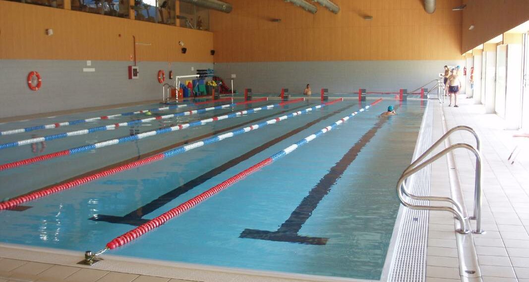 La empresa Supera cierra sus piscinas en San Pedro y Estepona por el «inasumible» coste de la luz