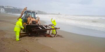 Así han quedado tras el temporal las playas de Casares y Manilva