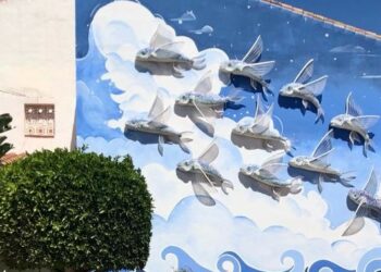 Sabinillas ya luce el nuevo mural de la Plaza del Donante