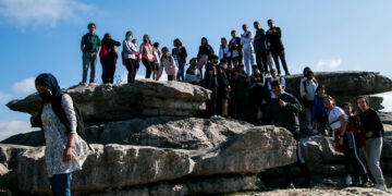 Un total de 85 alumnos del IES Las Viñas de Manilva visitan la sierra de la Utrera en Casares