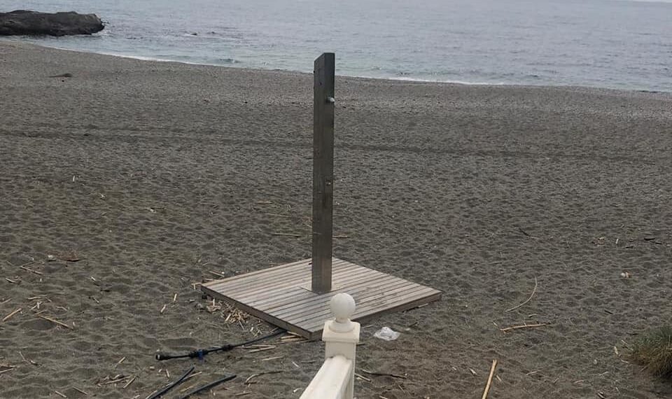 Puesta en servicio de una ducha en Playa Paraíso