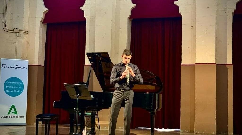 Israel Román, miembro de la banda municipal de Manilva, 3º Premio de Oboe Profesional