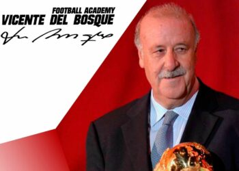 Estepona acoge una masterclass gratuita que ofrece el Campus de Fútbol de Vicente del Bosque