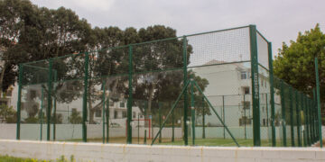 El Ayuntamiento de Estepona dota de nuevos equipamientos al extrarradio con una pista deportiva en Las Joyas