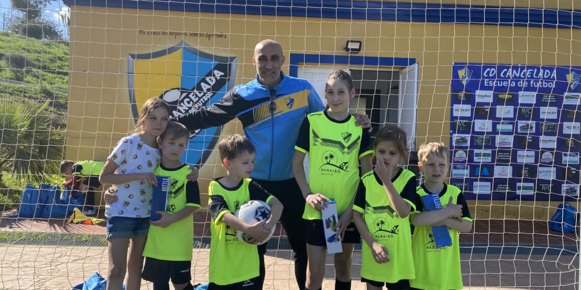 Un fichaje solidario: El Club de Fútbol Cancelada suma a su equipo a varios niños huídos de Ucrania