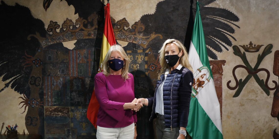 Marbella renueva su compromiso con la Triple A con una subvención 80.000 euros destinada a garantizar el servicio que presta el colectivo a los animales abandonados del municipio