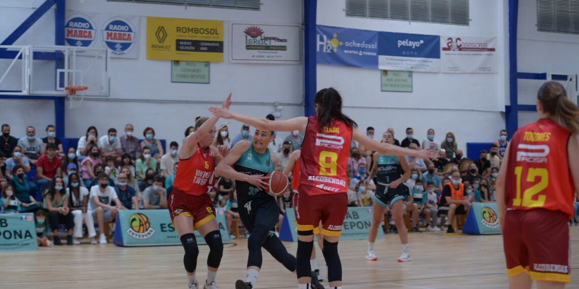 Un partido de menos a más de las locales deja la eliminatoria por decidir en el Antela Parada