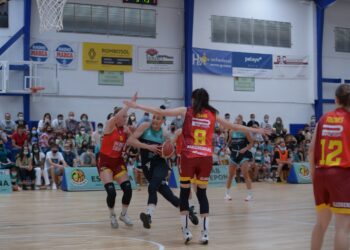 Un partido de menos a más de las locales deja la eliminatoria por decidir en el Antela Parada