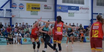 Un partido de menos a más de las locales deja la eliminatoria por decidir en el Antela Parada