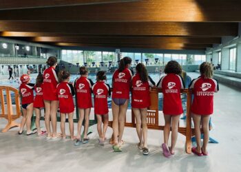 Una odisea para entrenar tras el primer mes de cierre de las piscinas de Supera