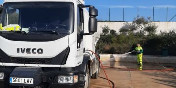Manilva refuerza su servicio de limpieza con la incorporación de dos nuevos vehículos