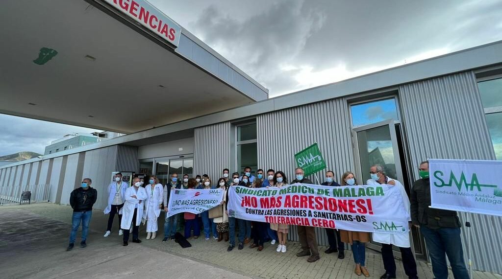 Le tira una papelera a su médico tras negarse a que le hicieran unas pruebas clínicas