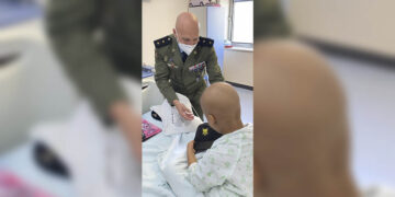 Menores en Hospital Materno reciben la visita de la Brigada Paracaidista