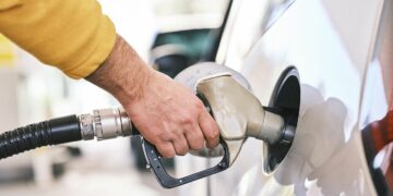 La gasolina vuelve a superar al diésel y marca un nuevo precio histórico