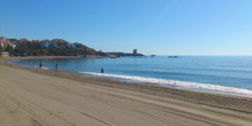 Playa Ancha de Casares galardonada con la Bandera Azul