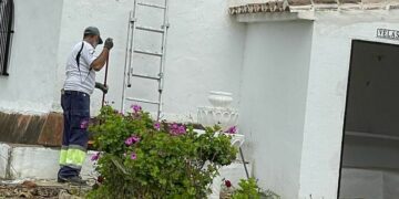 Puesta a punto de la Ermita de Casares para la Romería de la Virgen del Rosario