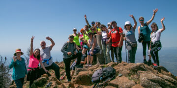 Un total de 25 personas realizan la ruta de senderismo por Los Reales de Sierra Bermeja