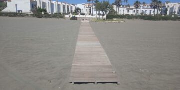 Las playas de Casares se preparan para la temporada estival