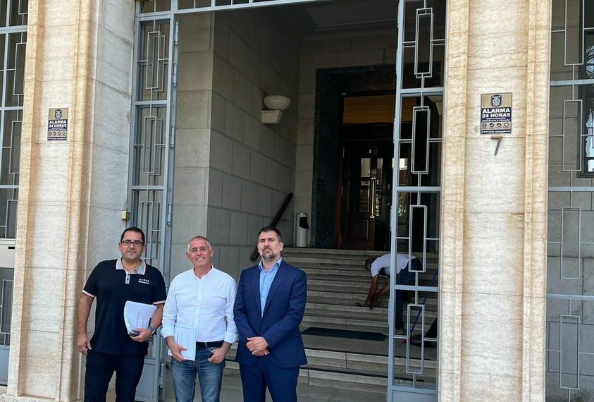 Mario Jiménez se persona en Demarcación de Costas para tratar la regeneración de las playas del Castillo