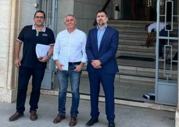 Mario Jiménez se persona en Demarcación de Costas para tratar la regeneración de las playas del Castillo