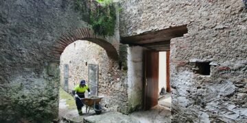 Puesta a punto del patio de la Pastora en Casares