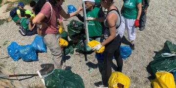 El programa Mares 0,0 recoge casi 100 kilos de basura en Punta Chullera