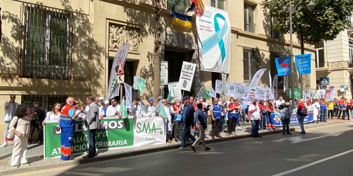 Los médicos andaluces se concentran en Málaga por la situación crítica de las urgencias de AP