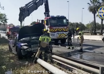 Destrozan un deportivo en el centro de Sevilla a 180km/h tras salir a dar una vuelta desde Marbella