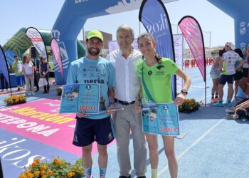 Pablo Salcedo y Noelia Valenzuela, ganadores absolutos de la I Media Maratón Senda Litoral de Estepona