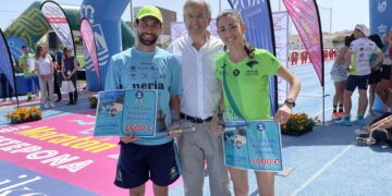 Pablo Salcedo y Noelia Valenzuela, ganadores absolutos de la I Media Maratón Senda Litoral de Estepona
