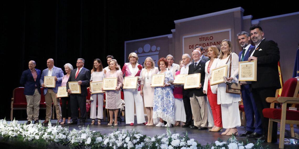 Marbella otorga el título «Ciudadano Honorario» a 15 vecinos del municipio
