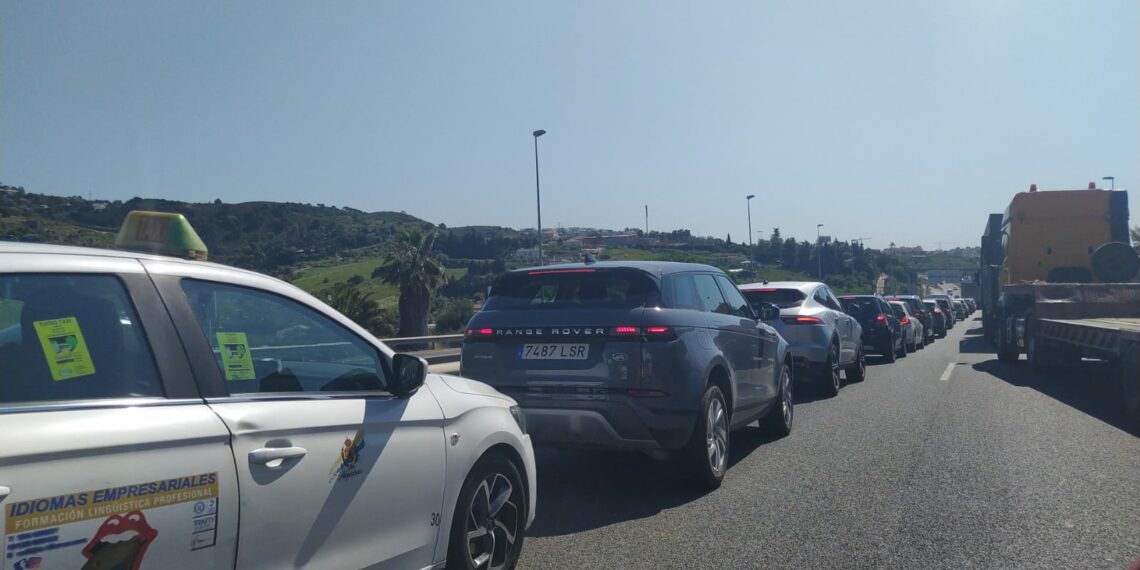 La circunvalación de la A-7 y el acceso a Estepona, colapsados durante horas