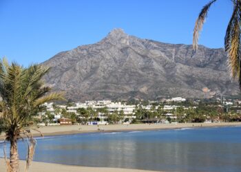 Marbella suma una nueva bandera azul con el galardón concedido a Puerto Banús