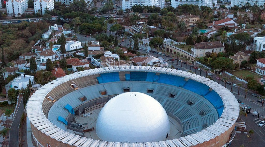 Marbella Arena comienza los trabajos de retirada del DOMO para prepararse para la temporada estival