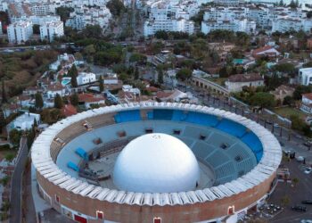 Marbella Arena comienza los trabajos de retirada del DOMO para prepararse para la temporada estival