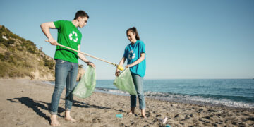 Arranca en Manilva la campaña «Mares 0,0» para mantener las playas libres de basura