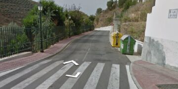 Un conductor de 72 años muere al caer su coche por un desnivel de 50 metros en Rincón de la Victoria