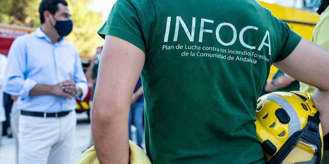 Juanma Moreno, sobre el incendio: «Duele que el fuego afecte otra vez a Sierra Bermeja»