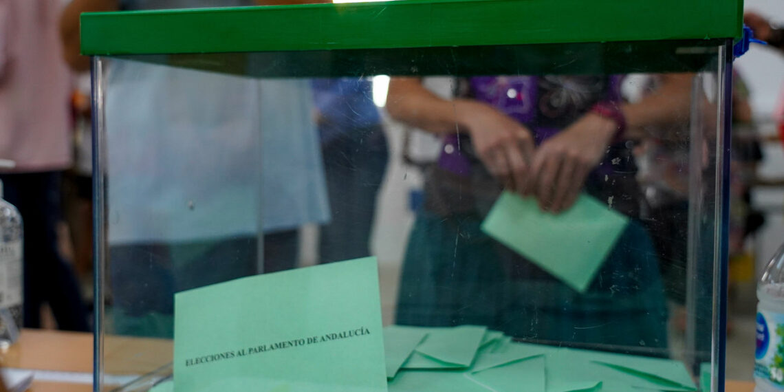 Denuncia de una votante a un vocal en Torremolinos: «de qué tribu vendrá esta»