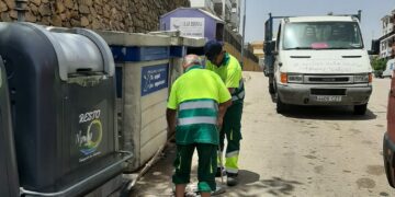Manilva refuerza el servicio de limpieza de cara a la época estival