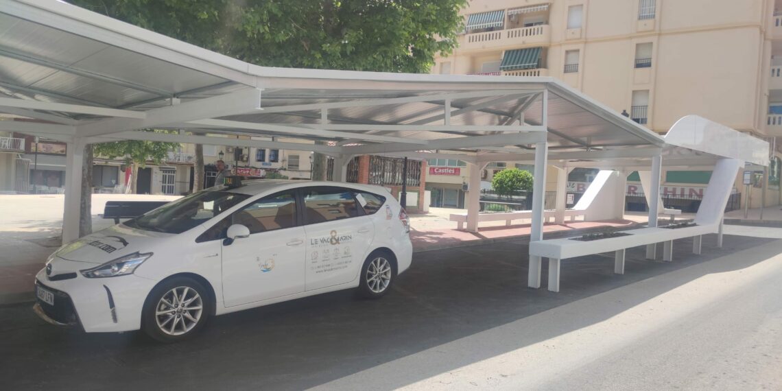 La parada de taxis de Sabinillas ya está operativa