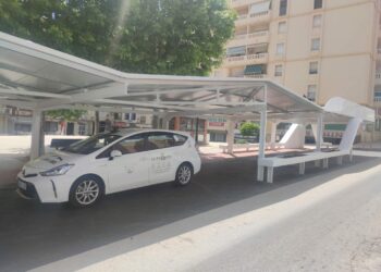 La parada de taxis de Sabinillas ya está operativa