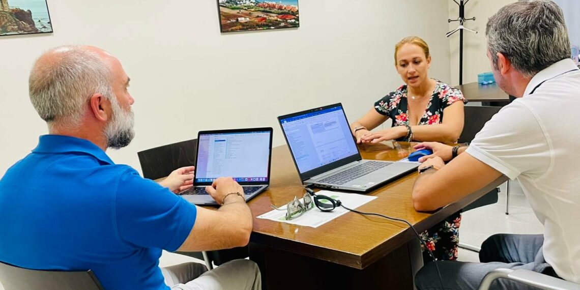 La Q de Calidad inspecciona las playas de Casares