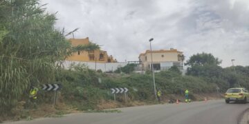 Limpieza y desbroce del enlace entre Manilva y Sabinillas