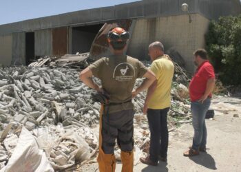 El Ayuntamiento de Manilva sanea la parcela de la Cooperativa